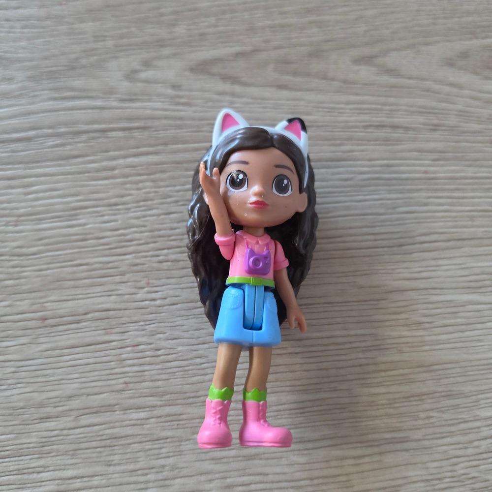 Spin Master Gabby's Dollhouse Gabby Girl 3.5 inch Articulated Mini Figure